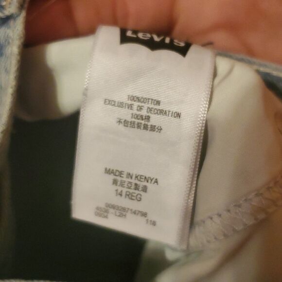 Girls Distressed Levi Shorts New Without Tags - Picture 3 of 7